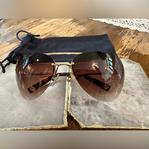 Michael Kors gold aviator sunglasses - Picture 4 of 4